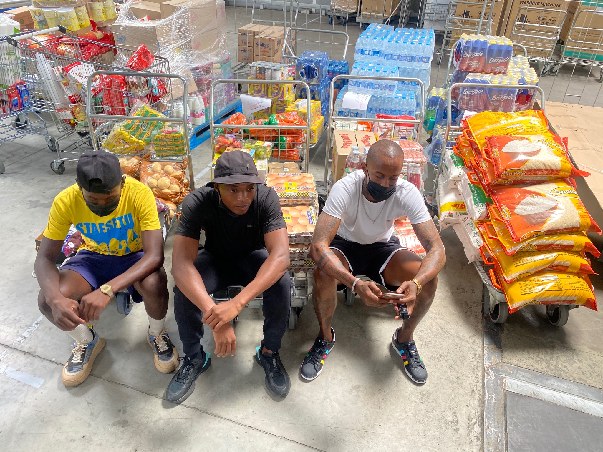 Pirates Duo Offer Heartwarming Christmas Gesture