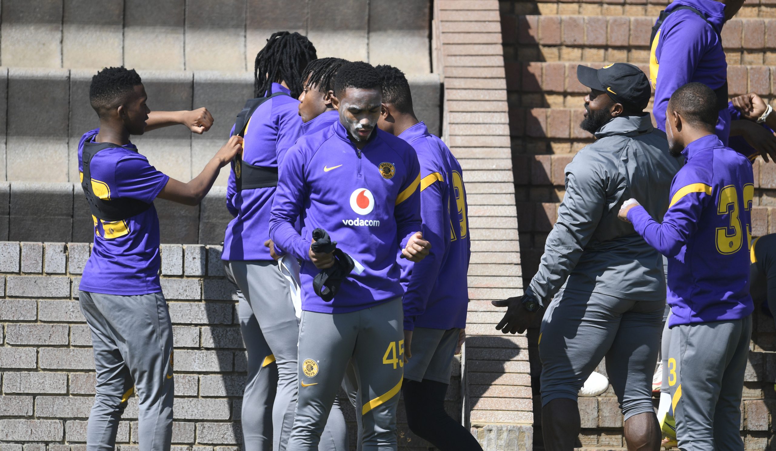 Blom – Everyone Is Not Happy