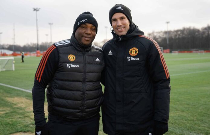 Benni Teaches Man Utd Legend