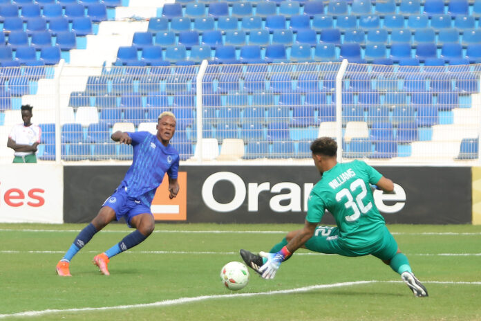 Downs Hold Al Hilal, Hand Al Ahly A Lifeline