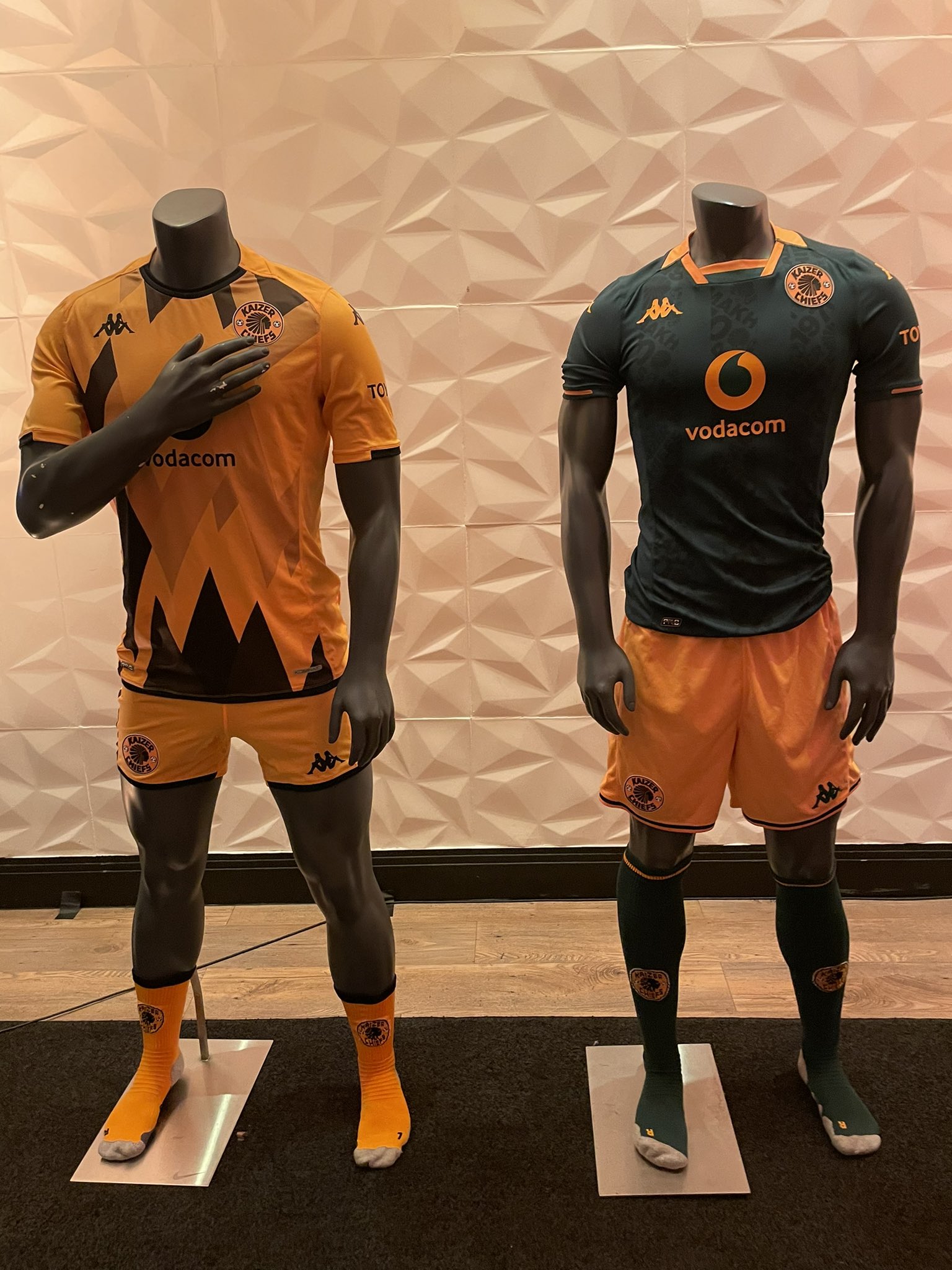 Kaizer Chiefs Unveil 2023/24 Kit - iDiski Times