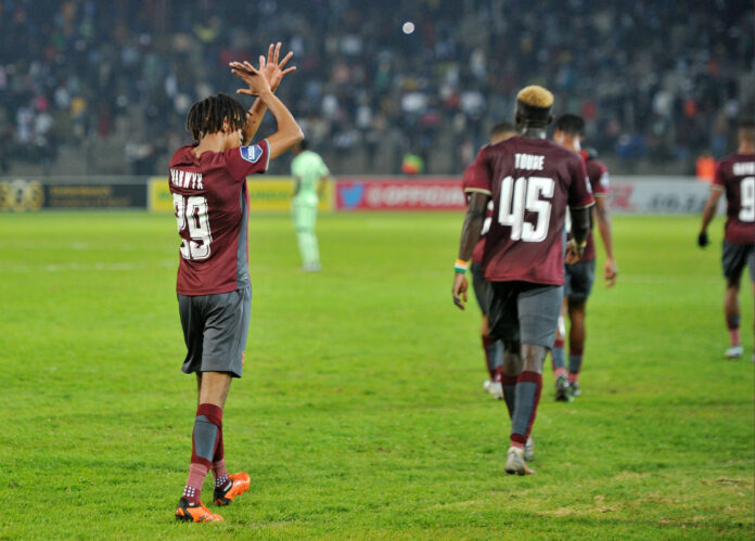 Van Wyk Strike Stuns Pirates