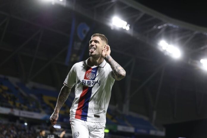 Veldwijk Lands New Club