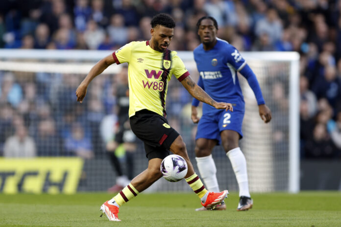 Foster And Le Roux Make Positive Comebacks, Links Nets Screamer