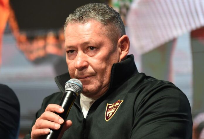 Barker Talks Up Chiefs Challenge In Season Opener