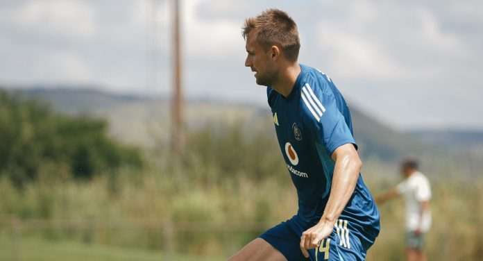 De Jong Breaks Silence On Pirates Move